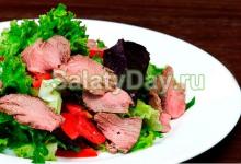 Salata od kuvane govedine Salata sa govedinom i svežim paradajzom