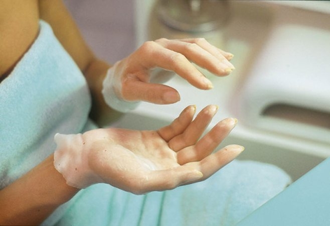 Haut sich fingerspitzen schält Haut an